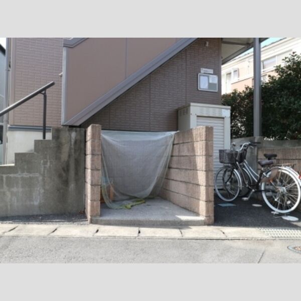 アミティエ101号室 敷地内ゴミ置場