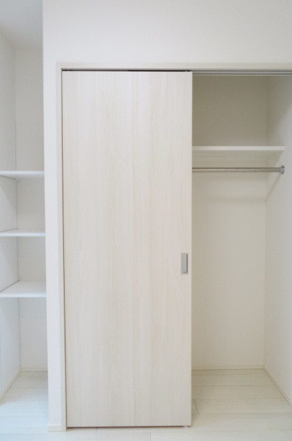 ガーラ・プレシャス赤坂見附6階 棚付きクローゼット