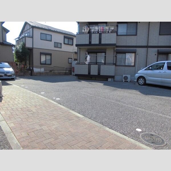 レフィナード　A/B 駐車場