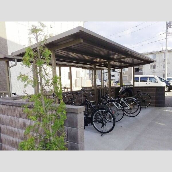 ロイヤルガーデンXI 駐輪場