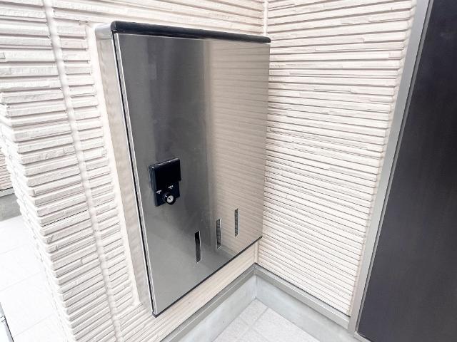 ｃａｓａ　ｓｅｒｅｎａ（カーサ　セレーナ）102号室 宅配ボックス