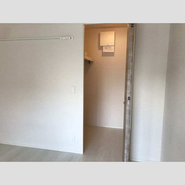 フィーカ　アパルフェ106号室 ウォークインクローゼット