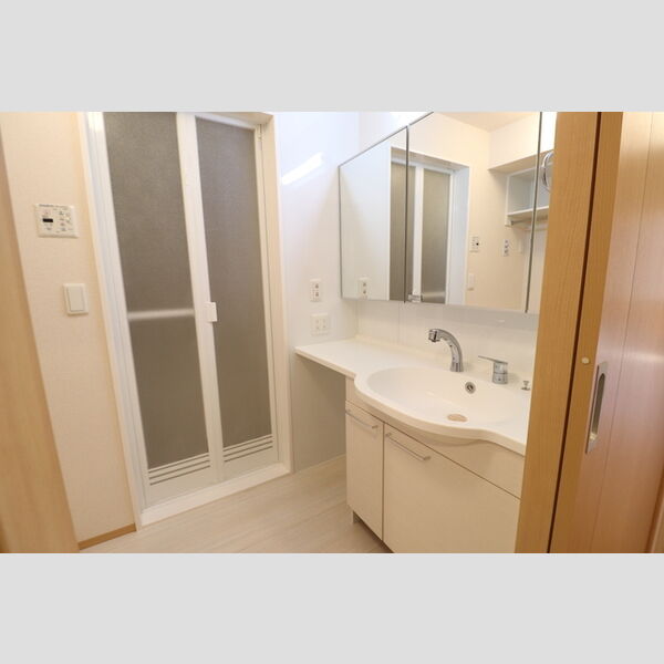 入間サザンヒルズ102号室 ワイド洗髪洗面化粧台
