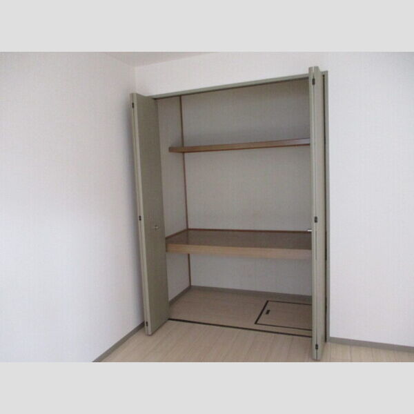 メイヒルズ102号室 物入(LDK)