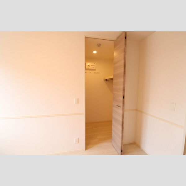 ファミリア.T301号室 ウォークインクローゼット
