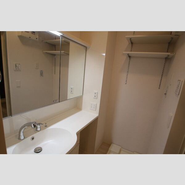 クレール ド ルネ101号室 ワイドミラーの洗髪洗面化粧台♪