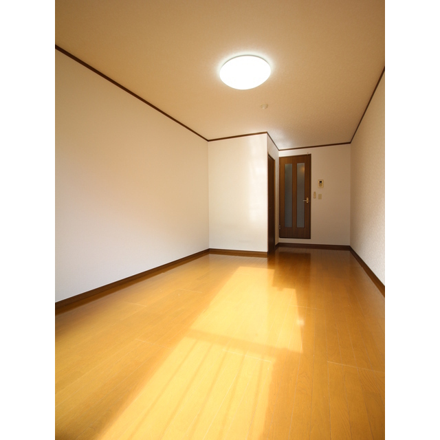 アンプルール フェール リリエンハイムⅡ302号室 リビング