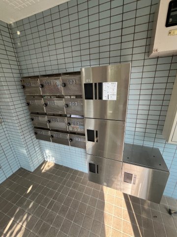 ベルカーサ橋本0102号室 宅配ボックス完備！