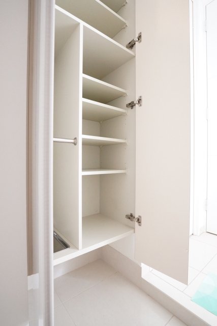 ブレシア新御徒町 靴入