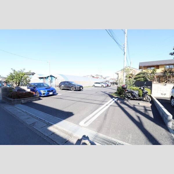 MODAN COURT 和 駐車場