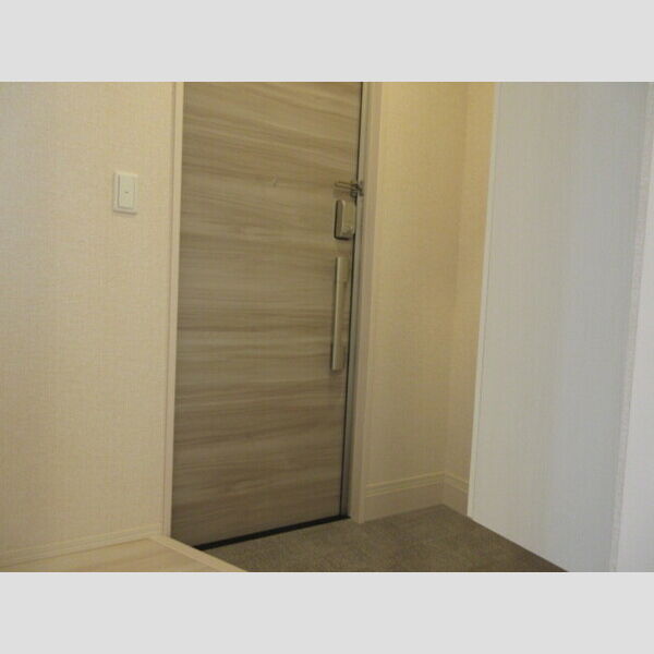 コートミカエルB 玄関