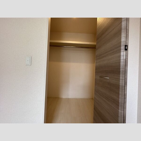 コンフォーレ　A棟 ウォークインクローゼット