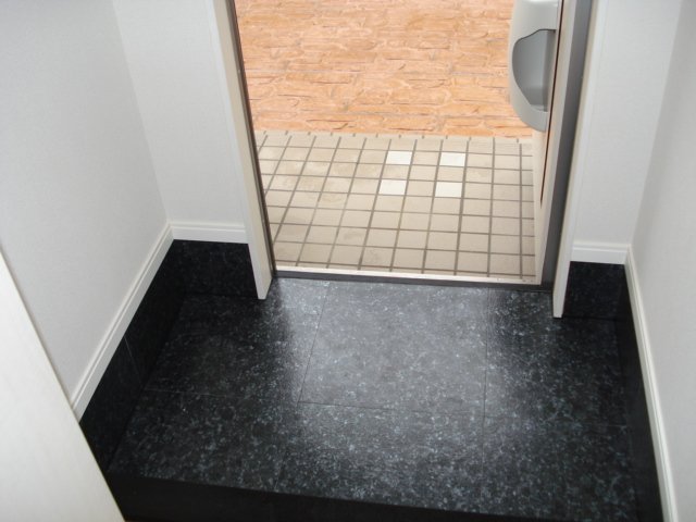 パインテール 玄関