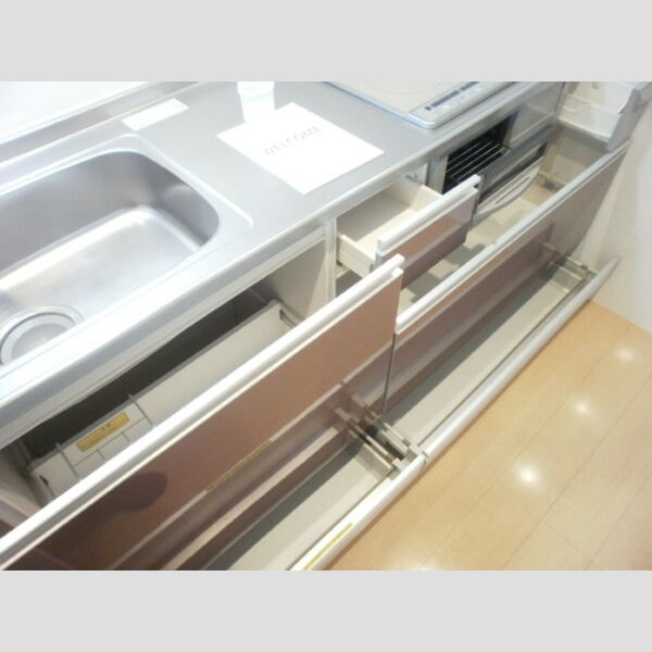 カーサ　Ⅰ103号室 キッチンは収納たっぷり♪