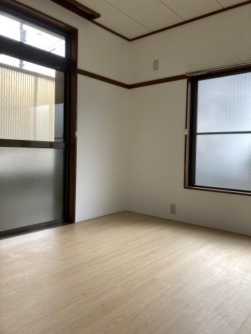 リトルフラッツ ２面採光で明るい室内