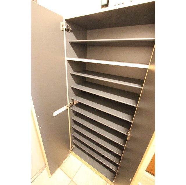 ウィスタリア202号室 玄関