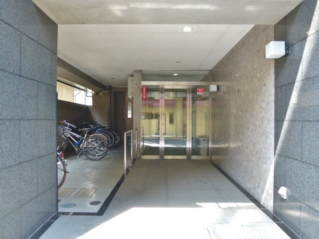 ドミール長沢 オートロック付のエントランス