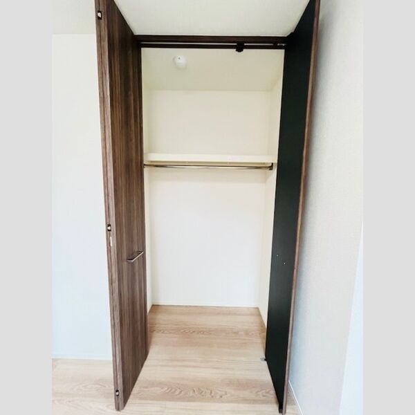 ファンウェーブ湘南藤沢303号室 クローゼット