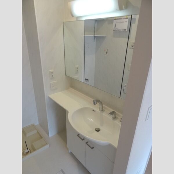 ベルツリー上川原 洗面台の裏は収納になっているのでスッキリ収納が出来ます♪