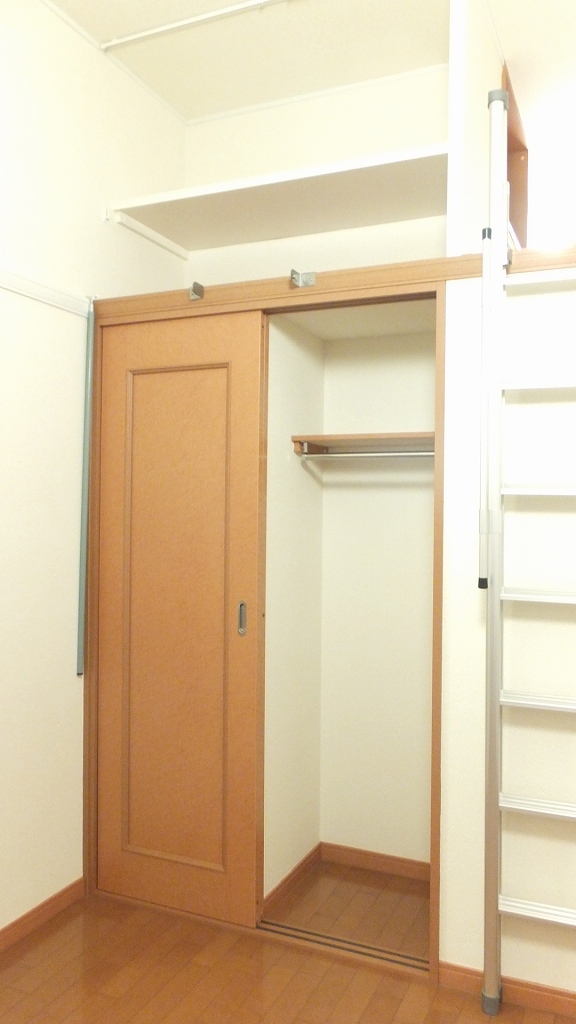 レオパレスサンセリテ上之 クローゼット