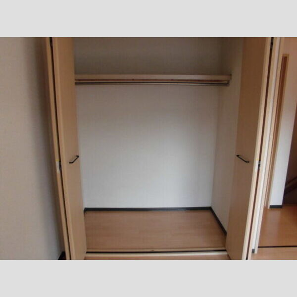 レピュート岡部　AⅤ号室 クローゼット