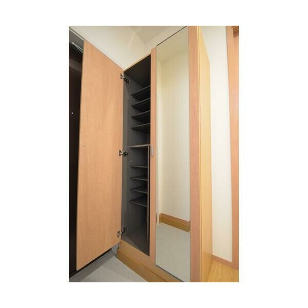 フォレストメゾン三河島 玄関