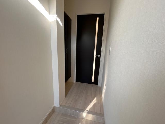 チャーム・ツートンB 玄関