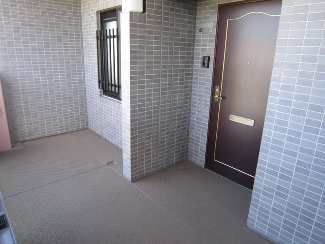 セシオン湘南0301号室 明るい玄関です