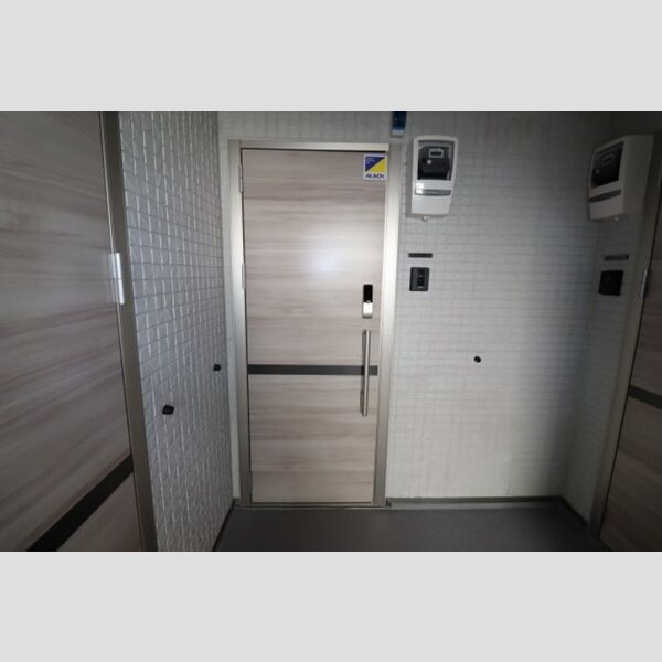 セレスティア大島203号室 玄関ドア