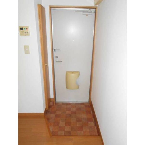 ルミエール大久保 玄関