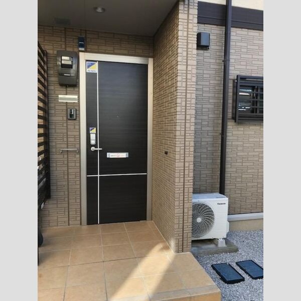 シャインアイリス　Ⅱ 玄関前