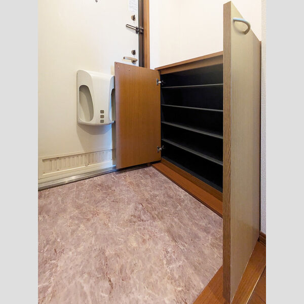 ドミールM日進201号室 玄関