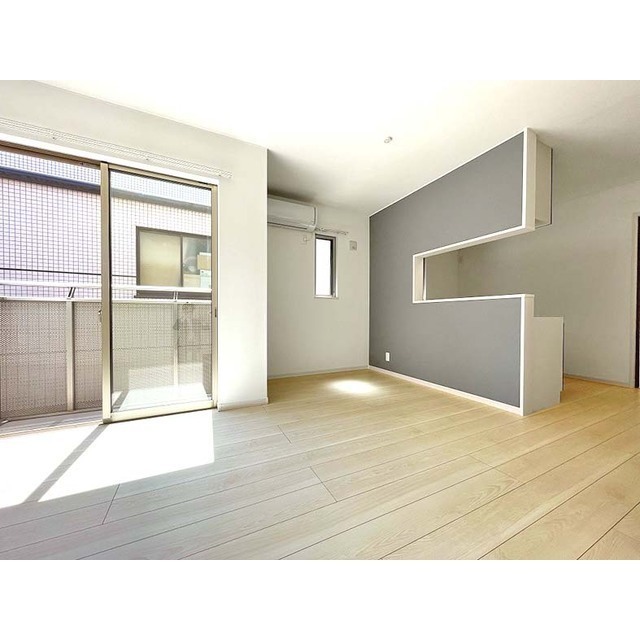 谷戸町一丁目戸建て 1F陽当りの良いLDKです