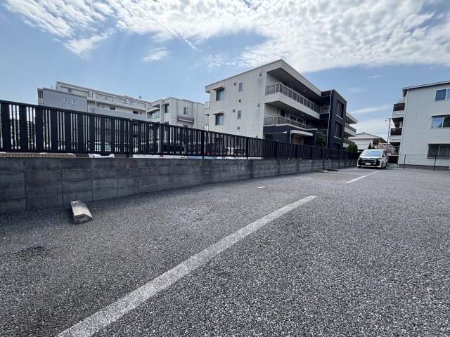 ハウスつぐみ 駐車場