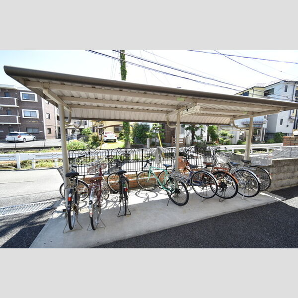 T・リューレント 屋根付き駐輪場