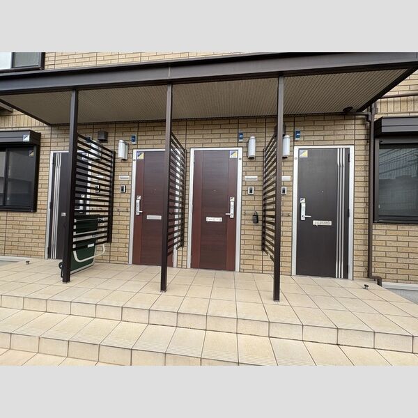 ベルーザ東船橋106号室 玄関前