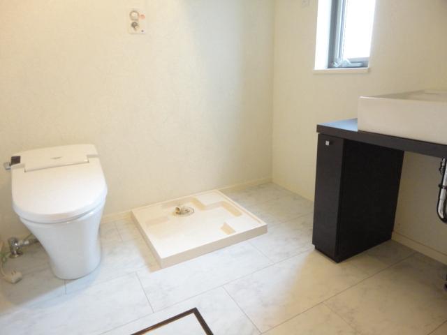 パラディ成城1階 トイレ