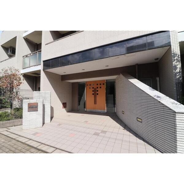 ヴィラ・ロクロー エントランス