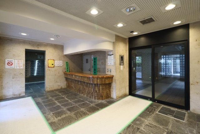 日神パレス平和島4階 エントランス