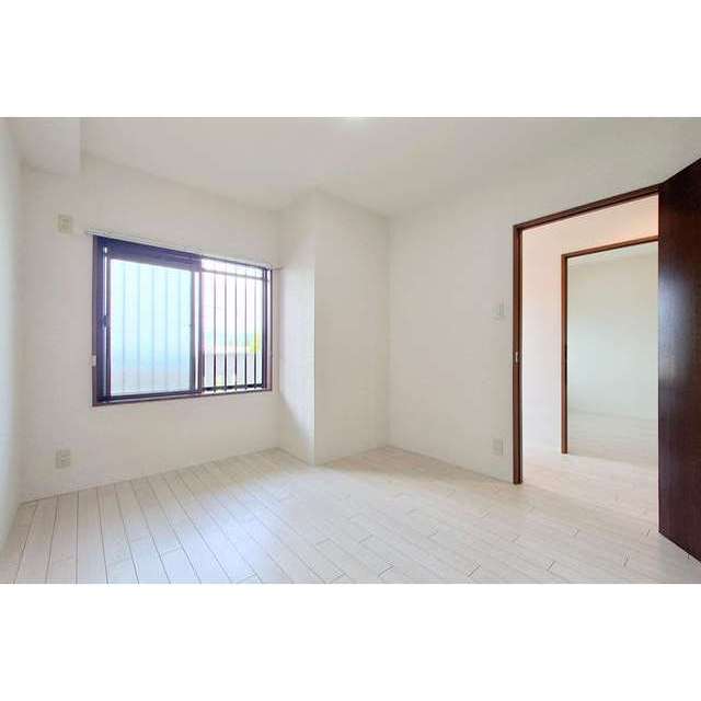 メゾングラシア302号室 右洋室