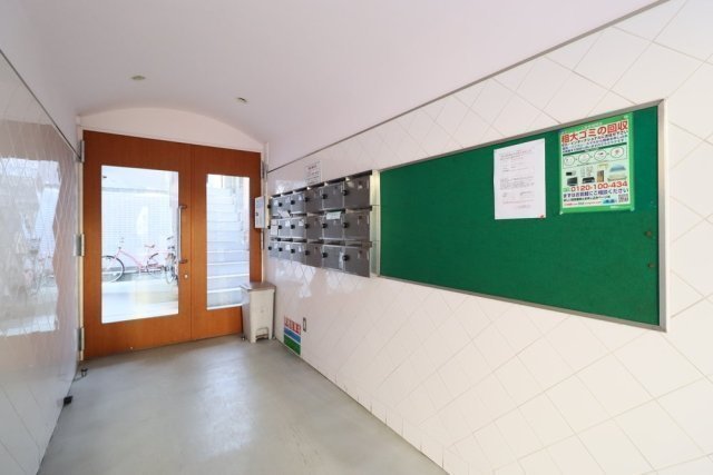 ガーデンプレイス市ヶ谷102号室 エントランス