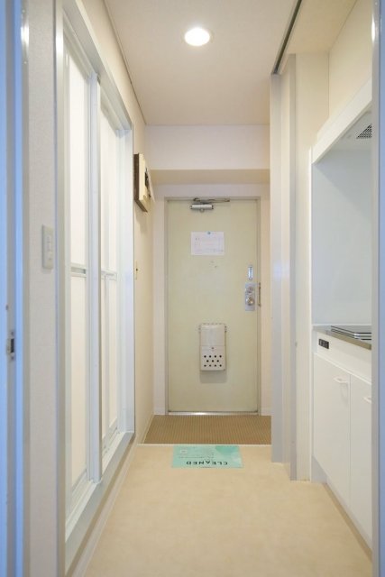 メゾンサンシャイン8階 玄関