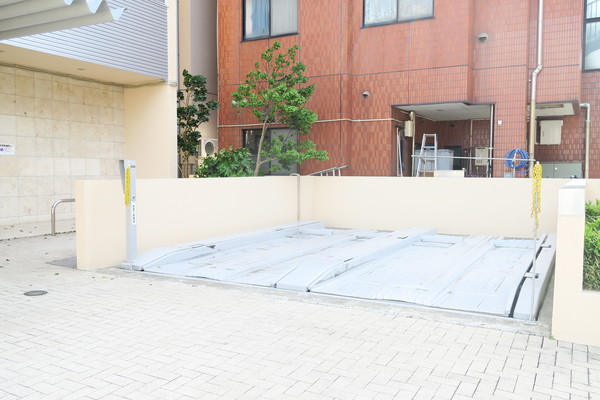 ジェネラスパレス 駐車場