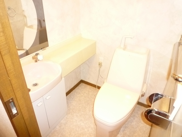 サンホームズ代々木上原0302号室 トイレ