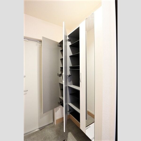 コンフォールコート103号室 シューズボックス