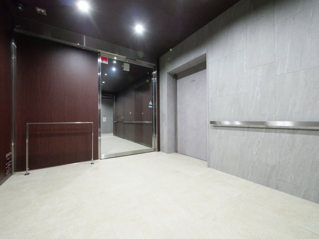 PREMIUM CUBE 中野新橋 DEUX1階 外観