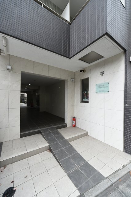 ヴィエント大森本町102号室 エントランス
