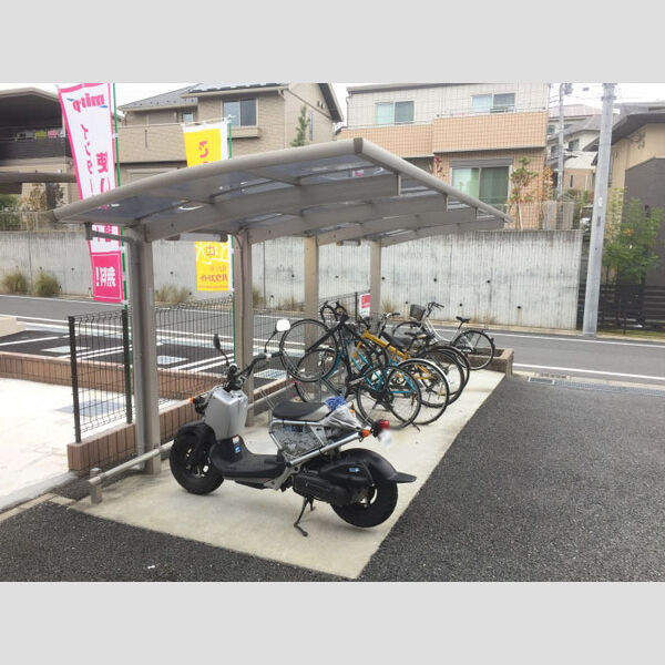 フラットサクセス 屋根付駐輪場