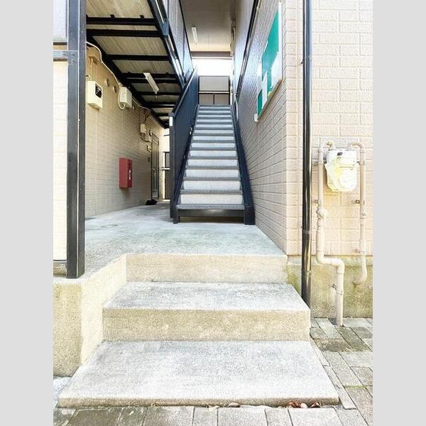 ハイムおもだか201号室 エントランス