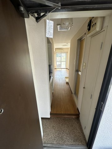 鈴木ビルヴァンハウス杉田 玄関